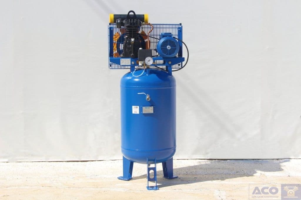 вертикальный поршневой компрессор.jpg вертикальный поршневой компрессор.jpg